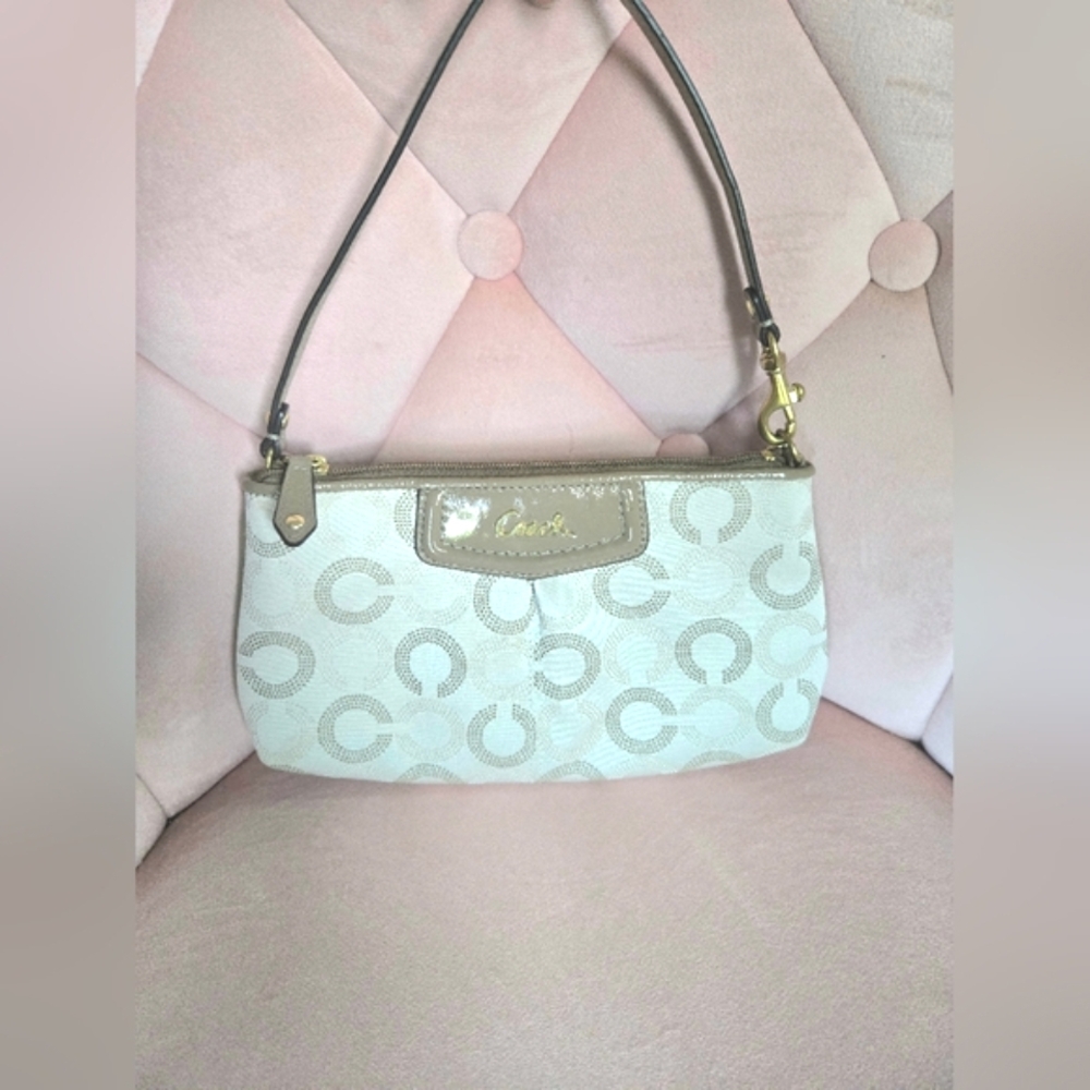Coach White and Tan Signature Shoulder Bag🤍
